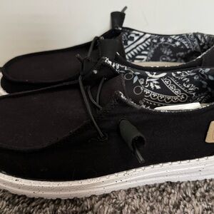 **NEW** Hey Dude Women's Wendy Black Odyssey, size US 6